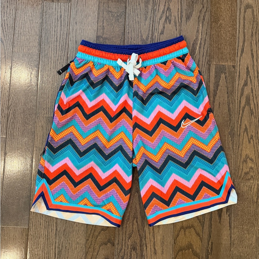 Nike Men’s Multicolor Chevron Athletic Shorts - Size XS